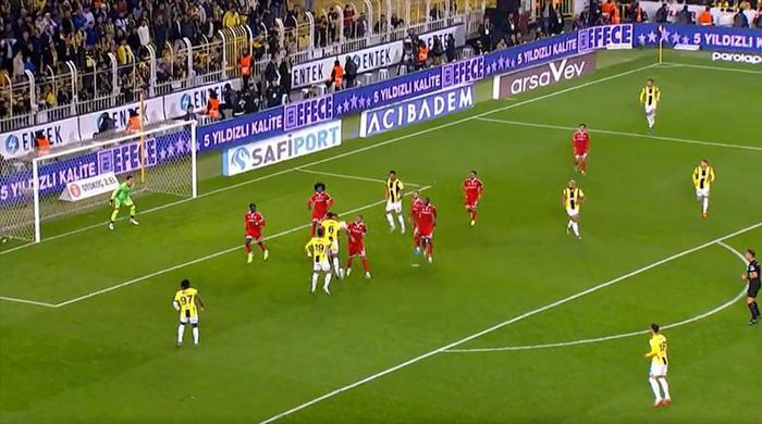 Trioda Fenerbahçe - Sivasspor maçının tartışmalı pozisyonları değerlendirildi: İptali beklenen goller, verilen penaltı...