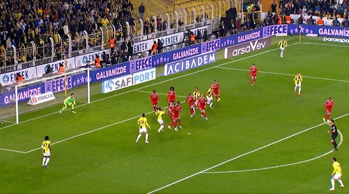 Trioda Fenerbahçe - Sivasspor maçının tartışmalı pozisyonları değerlendirildi: İptali beklenen goller, verilen penaltı...