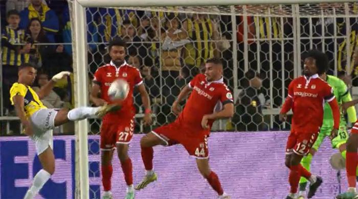 Trioda Fenerbahçe - Sivasspor maçının tartışmalı pozisyonları değerlendirildi: İptali beklenen goller, verilen penaltı...