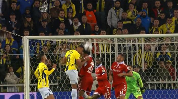 Trioda Fenerbahçe - Sivasspor maçının tartışmalı pozisyonları değerlendirildi: İptali beklenen goller, verilen penaltı...