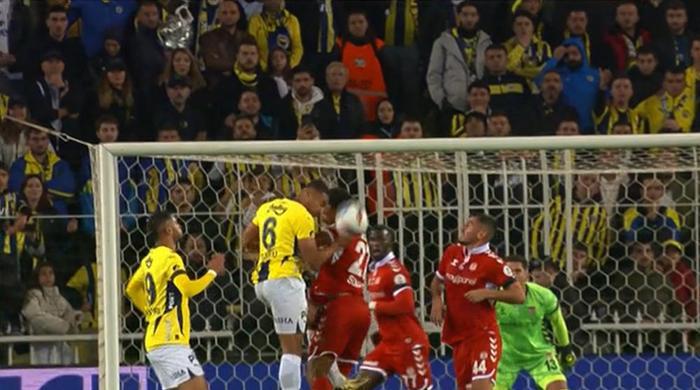 Trioda Fenerbahçe - Sivasspor maçının tartışmalı pozisyonları değerlendirildi: İptali beklenen goller, verilen penaltı...
