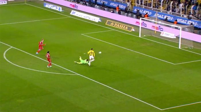 Trioda Fenerbahçe - Sivasspor maçının tartışmalı pozisyonları değerlendirildi: İptali beklenen goller, verilen penaltı...