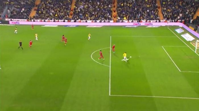 Trioda Fenerbahçe - Sivasspor maçının tartışmalı pozisyonları değerlendirildi: İptali beklenen goller, verilen penaltı...