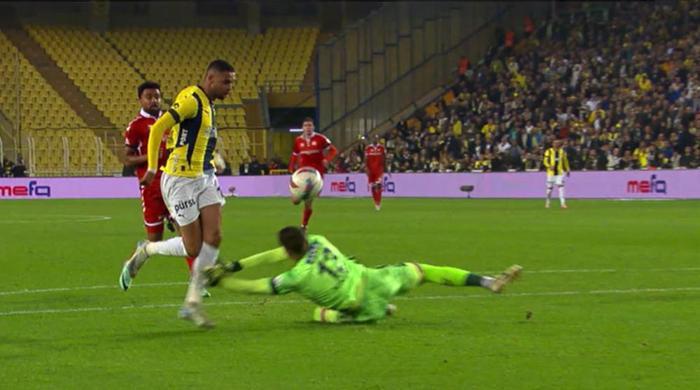 Trioda Fenerbahçe - Sivasspor maçının tartışmalı pozisyonları değerlendirildi: İptali beklenen goller, verilen penaltı...