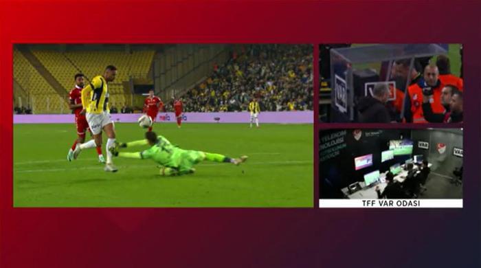 Trioda Fenerbahçe - Sivasspor maçının tartışmalı pozisyonları değerlendirildi: İptali beklenen goller, verilen penaltı...