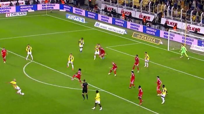 Trioda Fenerbahçe - Sivasspor maçının tartışmalı pozisyonları değerlendirildi: İptali beklenen goller, verilen penaltı...