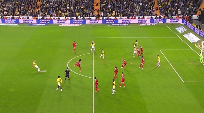 Trioda Fenerbahçe - Sivasspor maçının tartışmalı pozisyonları değerlendirildi: İptali beklenen goller, verilen penaltı...