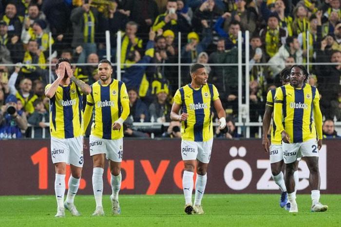 Fenerbahçenin Sivasspor galibiyeti sonrası herkes onu konuşuyor Sahanın en iyisiydi Mourinhonun şaşırtan kararı...