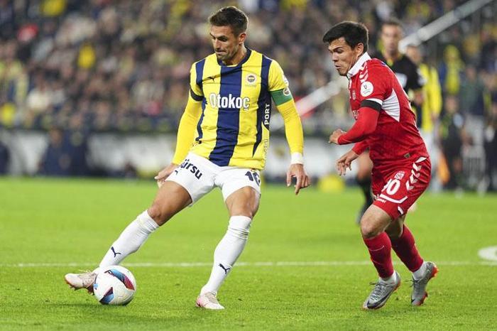 Fenerbahçenin Sivasspor galibiyeti sonrası herkes onu konuşuyor Sahanın en iyisiydi Mourinhonun şaşırtan kararı...