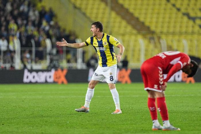 Fenerbahçenin Sivasspor galibiyeti sonrası herkes onu konuşuyor Sahanın en iyisiydi Mourinhonun şaşırtan kararı...