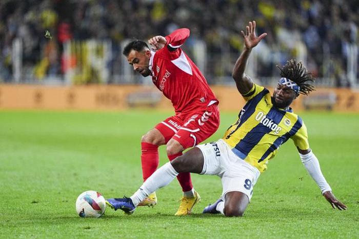 Fenerbahçenin Sivasspor galibiyeti sonrası herkes onu konuşuyor Sahanın en iyisiydi Mourinhonun şaşırtan kararı...