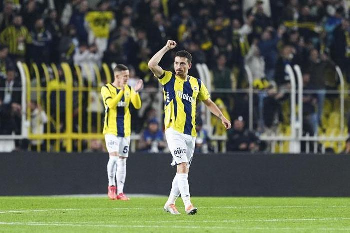 Fenerbahçenin Sivasspor galibiyeti sonrası herkes onu konuşuyor Sahanın en iyisiydi Mourinhonun şaşırtan kararı...