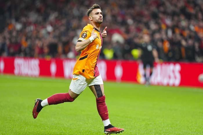 TAKIMIN BAŞINA GEÇER GEÇMEZ...