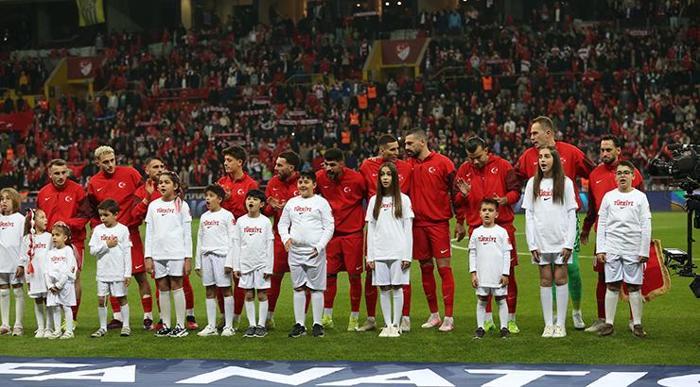 Galatasaraydan bomba transfer atağı Milli yıldız için yapılacak teklif ortaya çıktı