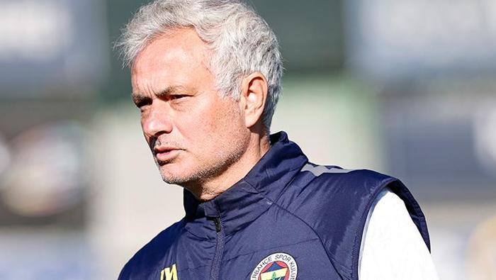 Jose Mourinho sol bek istiyor