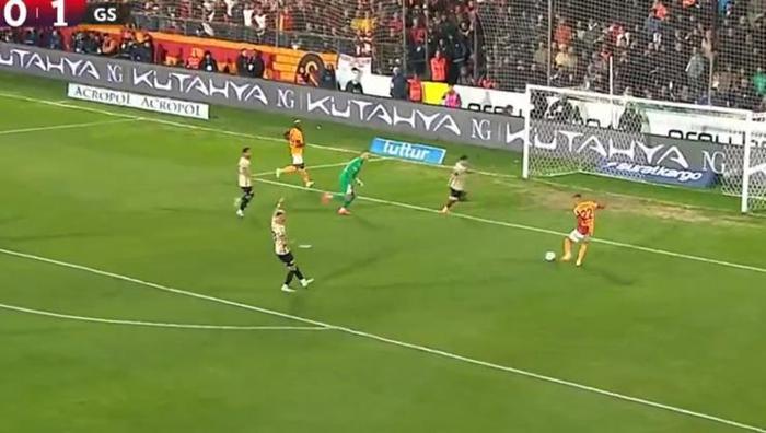 HAKIM ZIYECH YOK ARTIK DEDİRTTİ