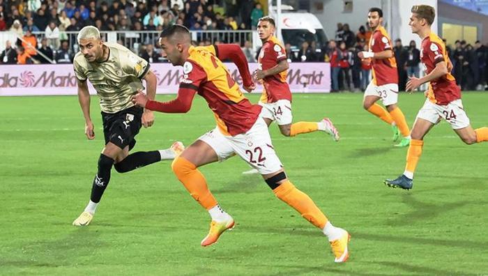 Ziyechi yerden yere vurdu Bodrum FK maçında kaçırdığı gole olay yorum: Rahmetli babaannem atardı