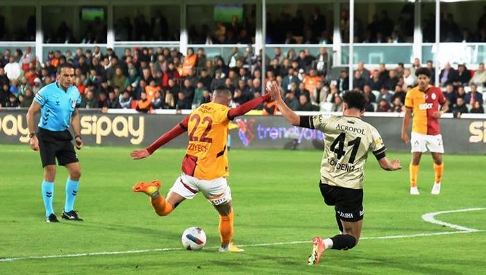 Ziyechi yerden yere vurdu Bodrum FK maçında kaçırdığı gole olay yorum: Rahmetli babaannem atardı