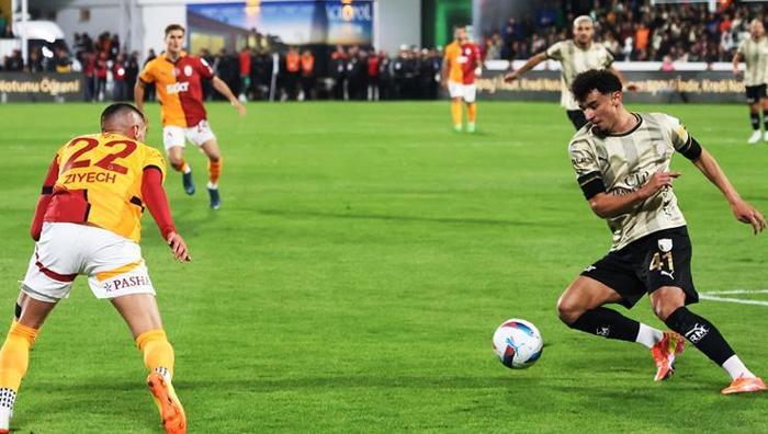 Ziyechi yerden yere vurdu Bodrum FK maçında kaçırdığı gole olay yorum: Rahmetli babaannem atardı