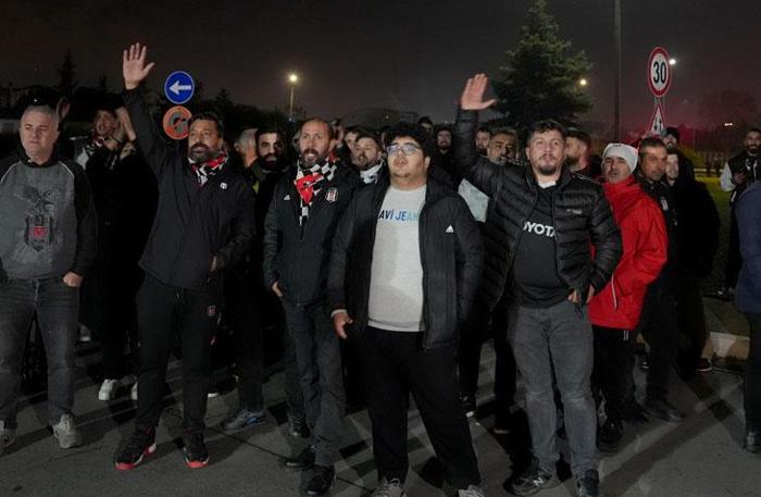 YAKLAŞIK 100 TARAFTARDAN PROTESTO