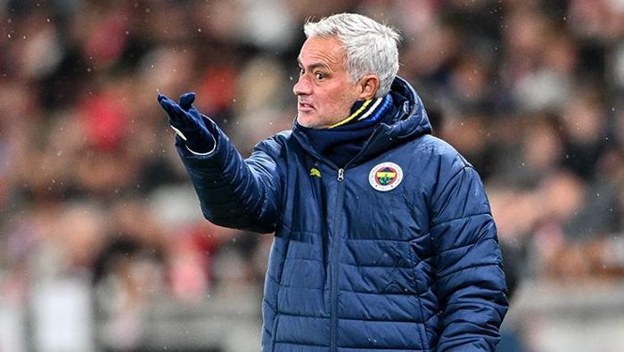 MOURINHO DUYGULARINA YENİK DÜŞTÜ