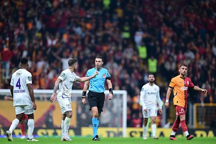 GALATASARAYA VAR BARİYERİ - HAMİT TURHAN