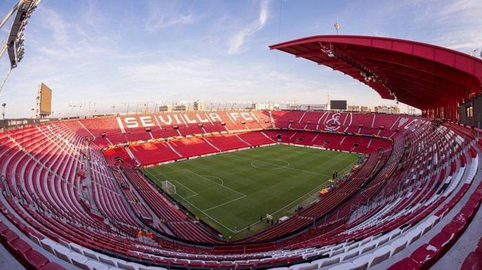 SEVILLA İSTİYOR