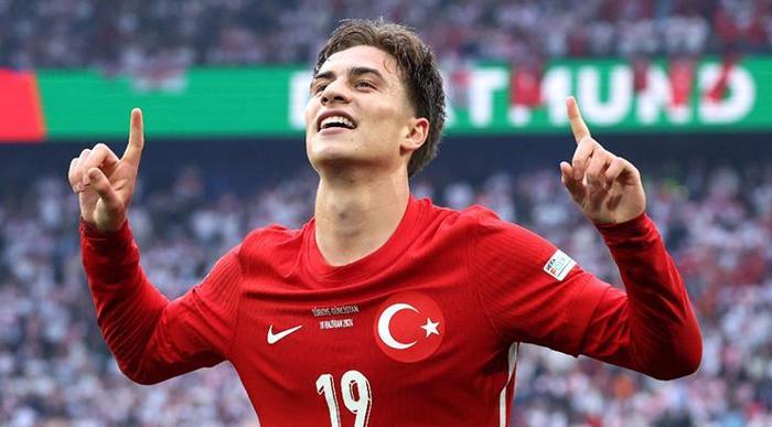 Juventustan Kenan Yıldız kararı Dev kulüpler transfer için peşinde