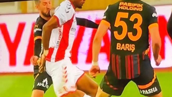 Rey Manaj, Barış Alper Yılmaz, Turgut Doman, kırmızı kart, penaltı... Trioda Sivasspor-Galatasaray maçının tartışmalı pozisyonları değerlendirildi: Rakibin onuru kıran bir hareket, şuursuzluk