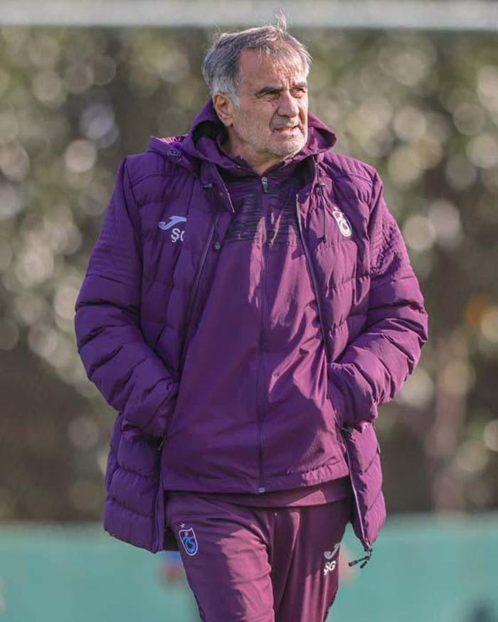 KRAL EVDE DE SOKAKTA DA KRAL