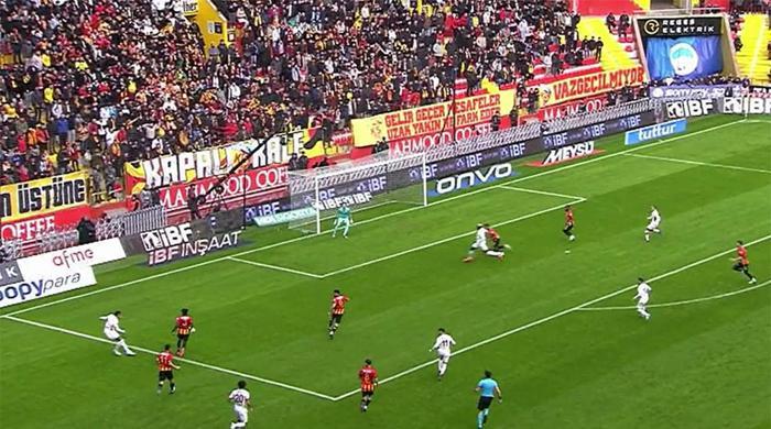 Trioda Kayserispor - Galatasaray maçının tartışmalı pozisyonları değerlendirildi: Verilen penaltı kararı, golde ihlal şüphesi...