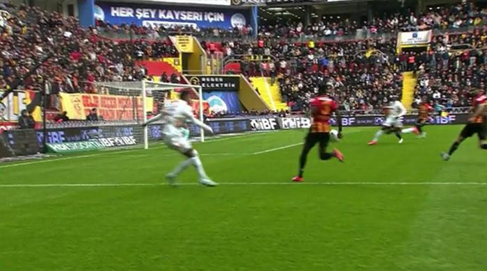 Trioda Kayserispor - Galatasaray maçının tartışmalı pozisyonları değerlendirildi: Verilen penaltı kararı, golde ihlal şüphesi...