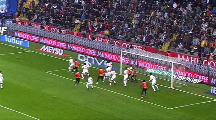 Trioda Kayserispor - Galatasaray maçının tartışmalı pozisyonları değerlendirildi: Verilen penaltı kararı, golde ihlal şüphesi...