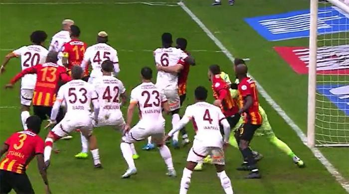 Trioda Kayserispor - Galatasaray maçının tartışmalı pozisyonları değerlendirildi: Verilen penaltı kararı, golde ihlal şüphesi...