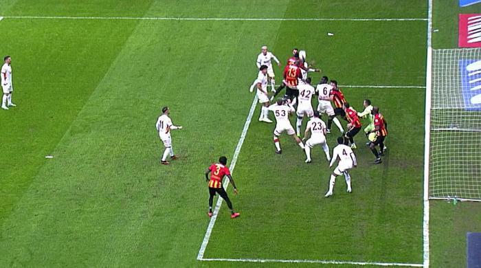 Trioda Kayserispor - Galatasaray maçının tartışmalı pozisyonları değerlendirildi: Verilen penaltı kararı, golde ihlal şüphesi...