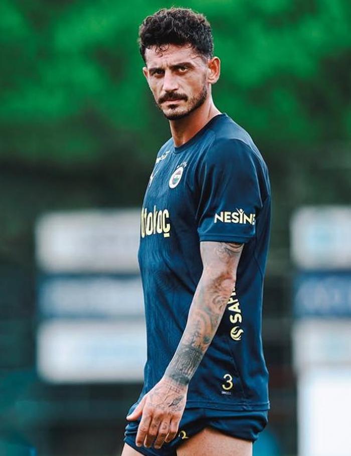 Fenerbahçeli Samet Akaydın ve sevgilisi Hazal Çağlardan ilk paylaşım Aşkta kazandı