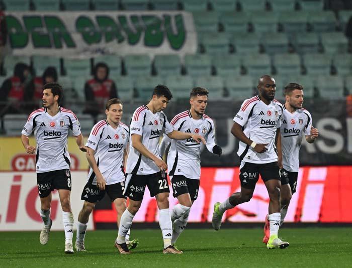 Nihat Kahveci Rizespor-Beşiktaş maçı sonrası deliye döndü Kaplumbağa bile daha hızlıdır, yeteneklerini mi unuttun