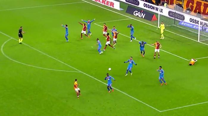Trioda Galatasaray - Göztepe maçının tartışmalı pozisyonları: VAR müdahale etmeliydi, tartışmasız penaltı