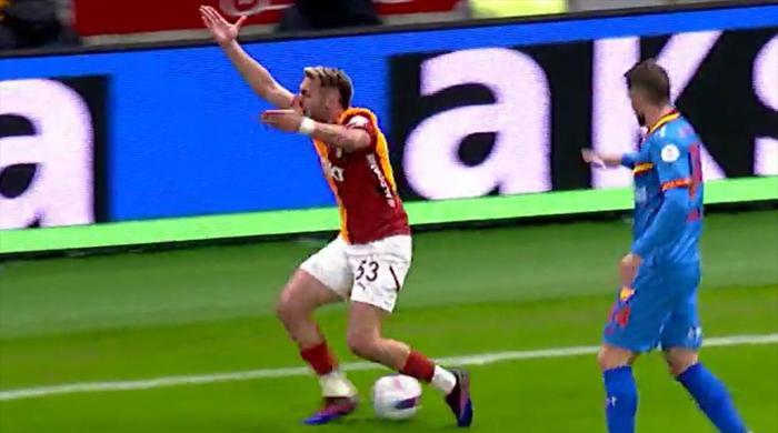 Trioda Galatasaray - Göztepe maçının tartışmalı pozisyonları: VAR müdahale etmeliydi, tartışmasız penaltı