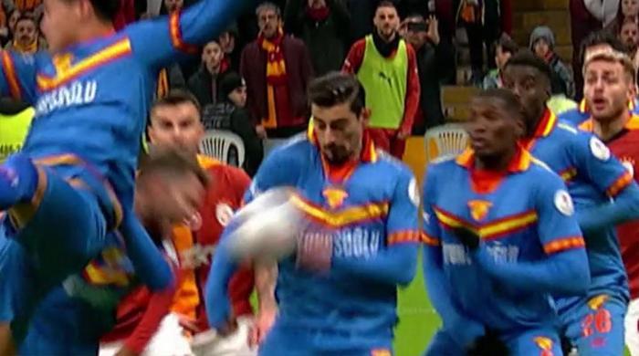 Trioda Galatasaray - Göztepe maçının tartışmalı pozisyonları: VAR müdahale etmeliydi, tartışmasız penaltı