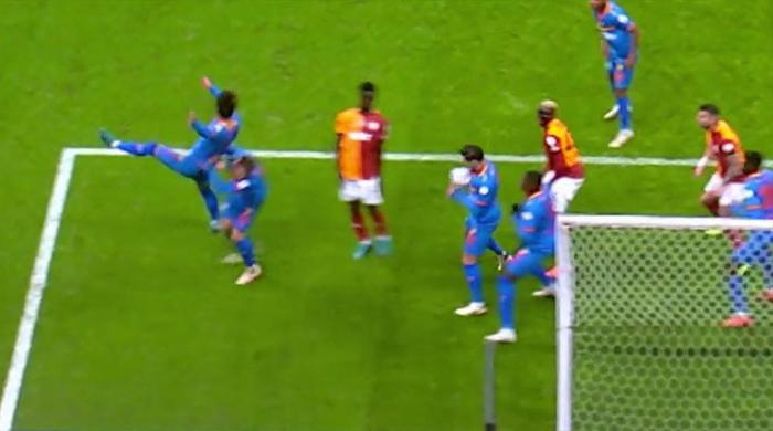 Trioda Galatasaray - Göztepe maçının tartışmalı pozisyonları: VAR müdahale etmeliydi, tartışmasız penaltı