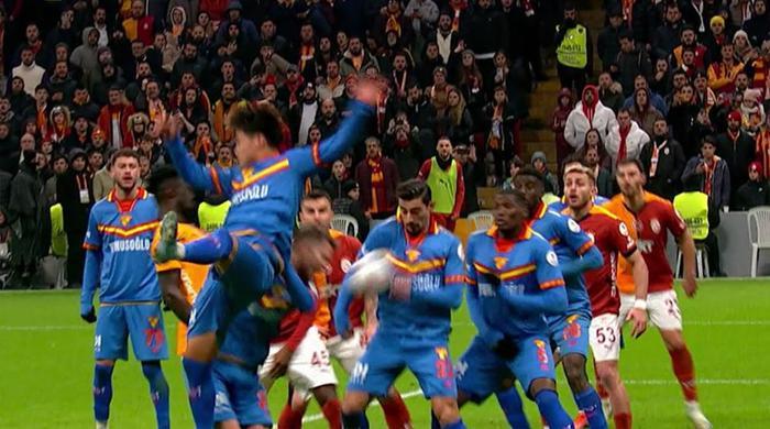 Trioda Galatasaray - Göztepe maçının tartışmalı pozisyonları: VAR müdahale etmeliydi, tartışmasız penaltı