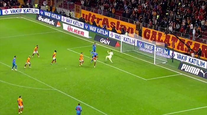 Trioda Galatasaray - Göztepe maçının tartışmalı pozisyonları: VAR müdahale etmeliydi, tartışmasız penaltı