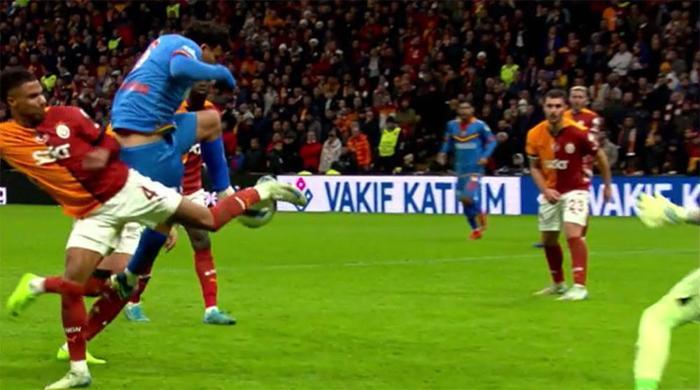 Trioda Galatasaray - Göztepe maçının tartışmalı pozisyonları: VAR müdahale etmeliydi, tartışmasız penaltı