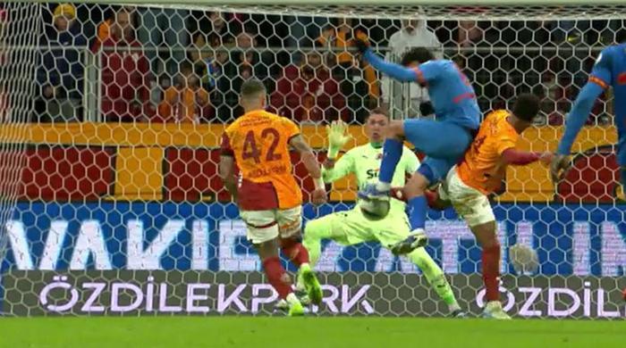 Trioda Galatasaray - Göztepe maçının tartışmalı pozisyonları: VAR müdahale etmeliydi, tartışmasız penaltı