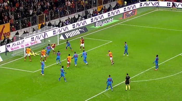 Trioda Galatasaray - Göztepe maçının tartışmalı pozisyonları: VAR müdahale etmeliydi, tartışmasız penaltı