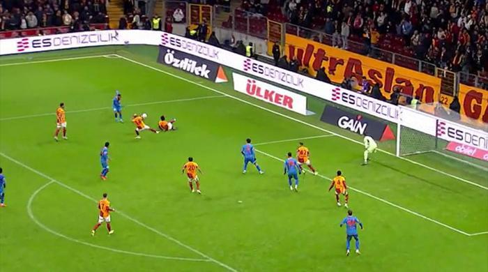 Trioda Galatasaray - Göztepe maçının tartışmalı pozisyonları: VAR müdahale etmeliydi, tartışmasız penaltı