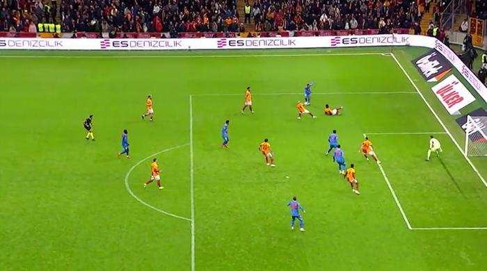 Trioda Galatasaray - Göztepe maçının tartışmalı pozisyonları: VAR müdahale etmeliydi, tartışmasız penaltı