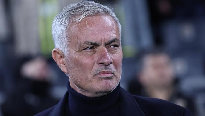 Mourinho, Galatasarayın şampiyonluğunu kabul etmiş Fenerbahçe-Hatayspor maçının ardından İspanyollardan olay yorum