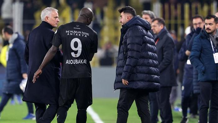 Mourinho, Galatasarayın şampiyonluğunu kabul etmiş Fenerbahçe-Hatayspor maçının ardından İspanyollardan olay yorum